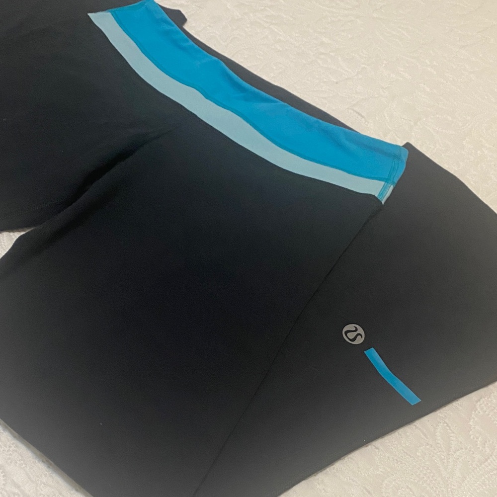 lululemon Athletica Vintage Throwback Grove Black Pants with Blue Accents - Picture 6 of 6